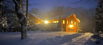Cozy chalet, minutes from Blue Mountain, wood-burning stove, fully renovated.