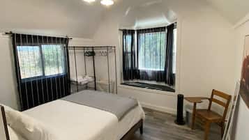 3 bedrooms, desk, iron/ironing board, WiFi