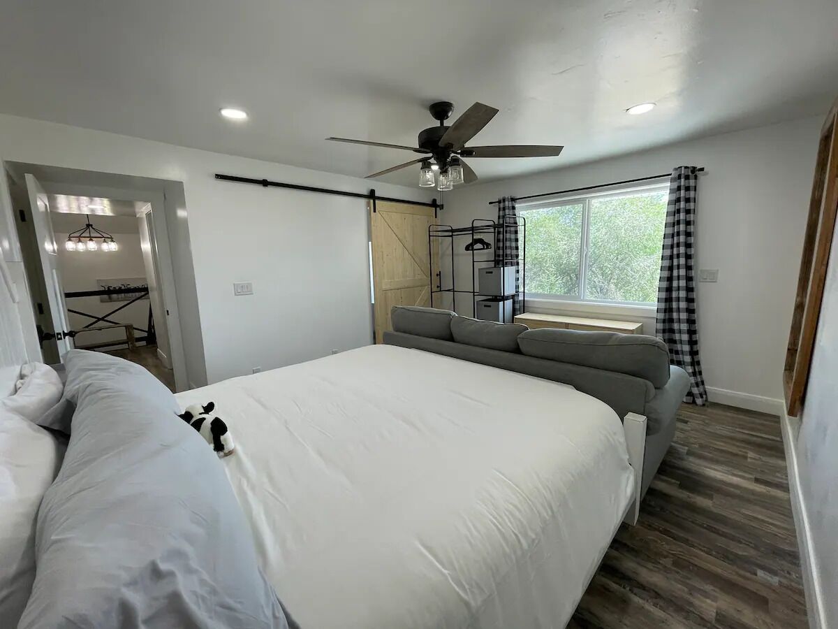 3 bedrooms, desk, iron/ironing board, WiFi