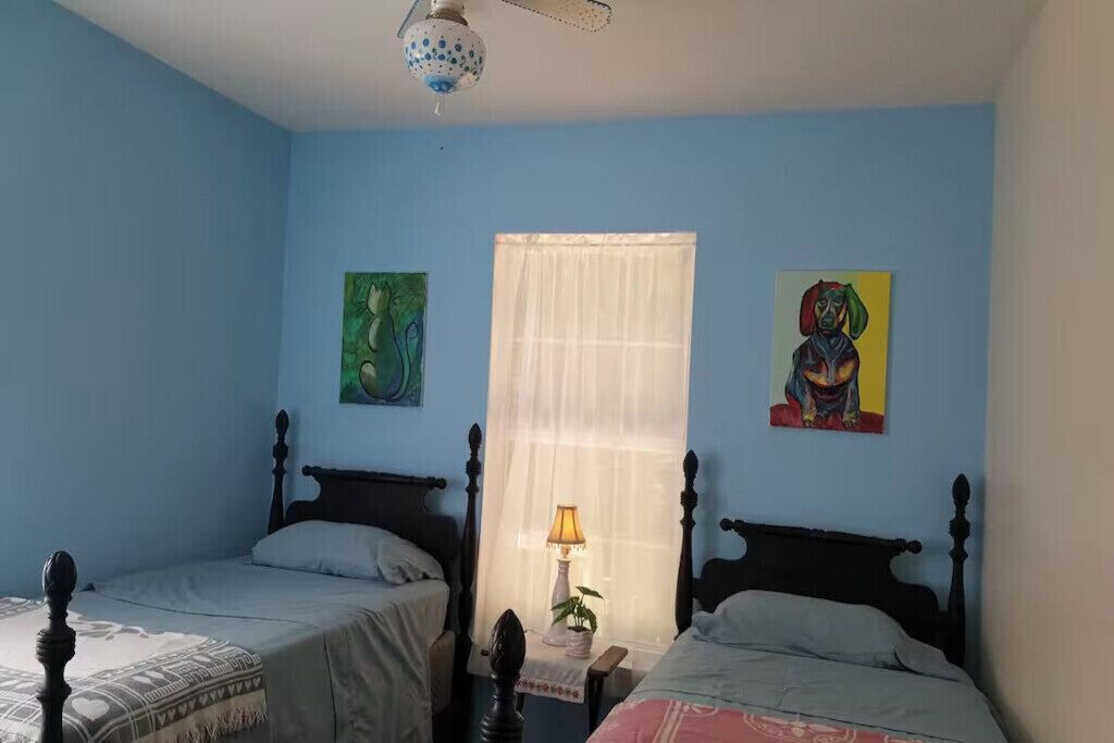 3 bedrooms, desk, iron/ironing board, free WiFi