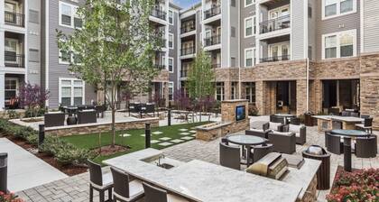 Pool & Gym | Spacious | Free-Parking
