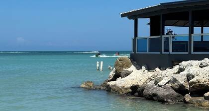 Combate Beach View - Apt 2