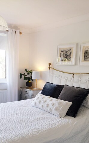 2 chambres, fer et planche à repasser, Wi-Fi, draps fournis