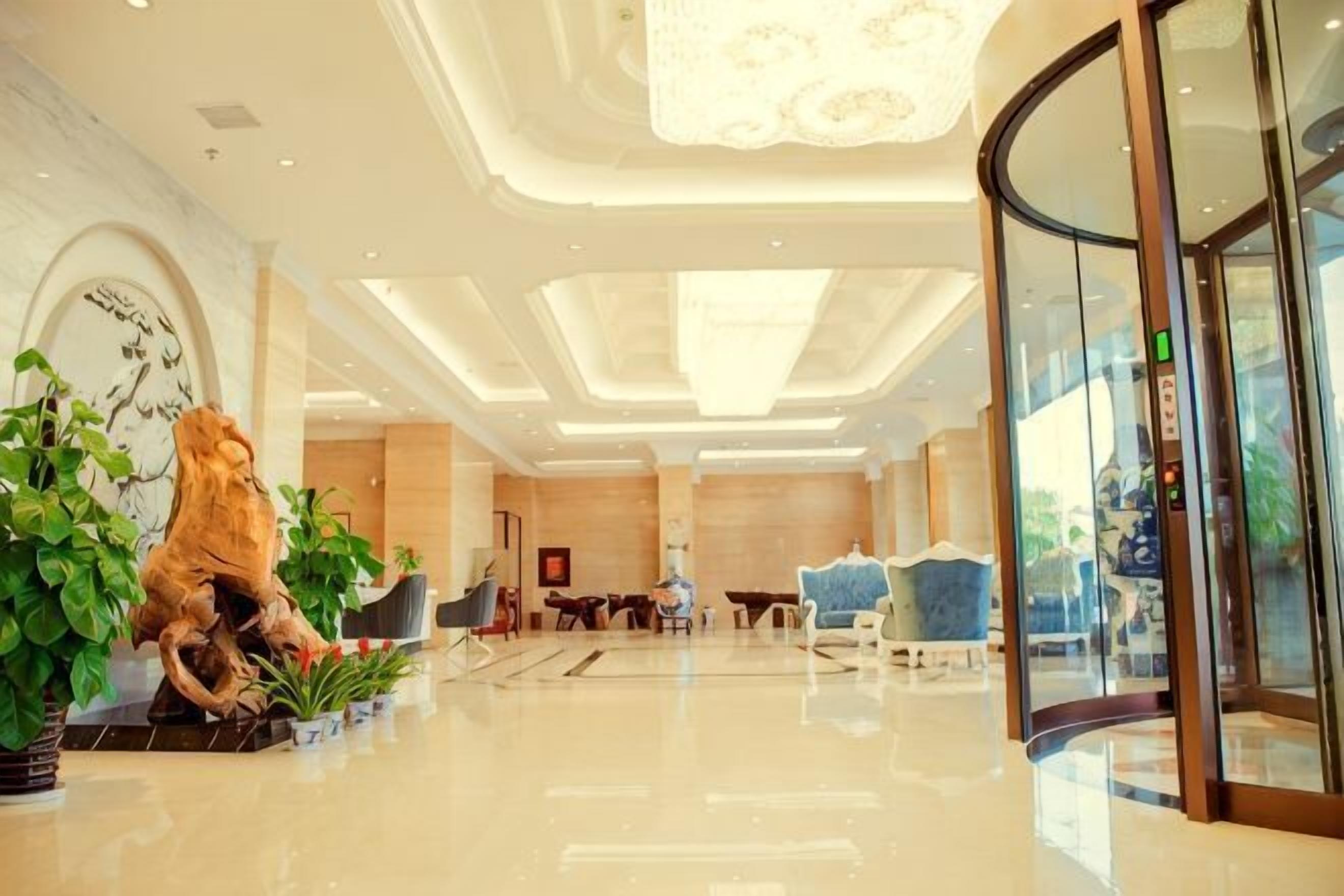 المنشأة من الداخل