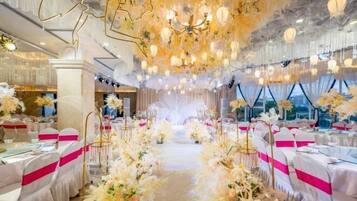 زفاف داخل الفندق