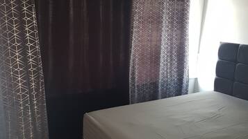 4 bedrooms, bed sheets