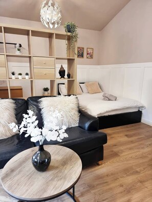 1 bedroom, travel cot, WiFi, bed sheets - John Radcliffe Willow Cottage Free parking, 7 minutes from the heart of the city (Headington)