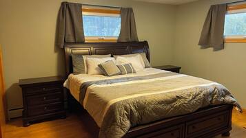 3 bedrooms, iron/ironing board, WiFi, bed sheets