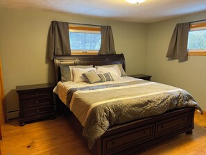 3 bedrooms, iron/ironing board, WiFi, bed sheets