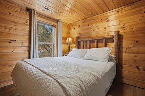 2 bedrooms, free WiFi, bed sheets - Townsend Area*Cozy*Hot Tub*Single Story*Level Parking*WiFI (TOWNSEND)