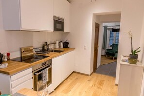 Micro-ondes, four, plaque de cuisson, lave-vaisselle