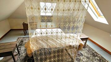 2 bedrooms, desk, free WiFi, bed sheets