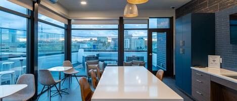 تناول الطعام