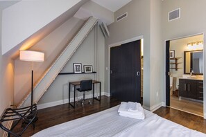 2 bedrooms, desk, iron/ironing board, free WiFi