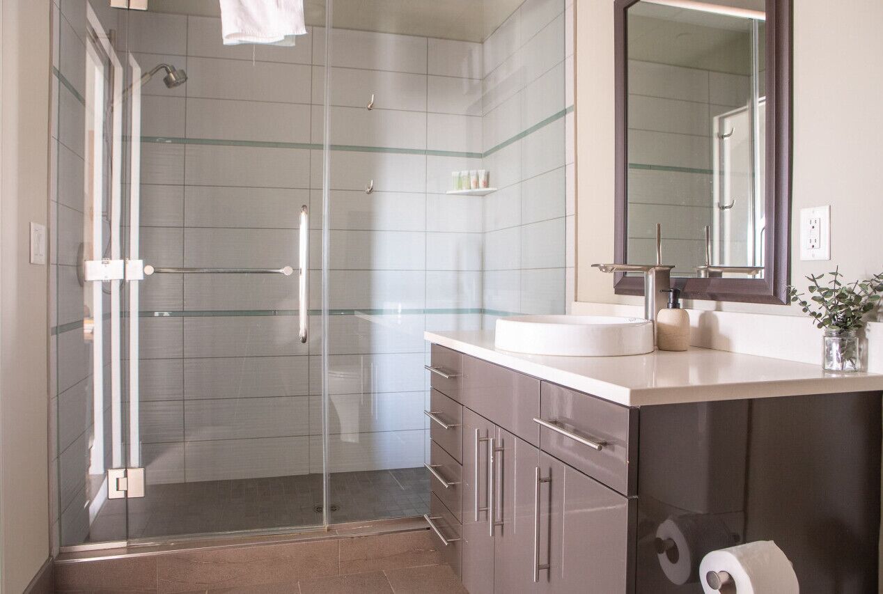 Secador de pelo, toallas