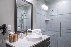 ヘアドライヤー、タオル