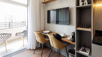 Studio, 1 Double Bed, Balcony | Laptop workspace, free WiFi, bed sheets