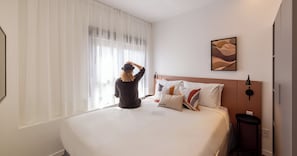 Laptop workspace, free WiFi, bed sheets - Charlie Wonder Brooklin (São Paulo)