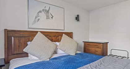 Banff Boundary Lodge/2BR 1.5BT/AC/Hot tub