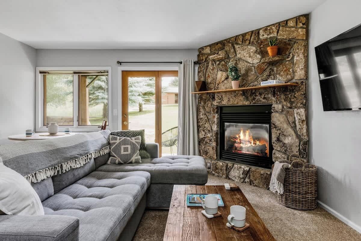 TV, fireplace, offices