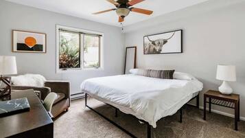 1 Schlafzimmer, Schreibtisch, BĂŒgeleisen/BĂŒgelbrett, Reisekinderbett