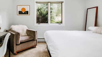 1 Schlafzimmer, Schreibtisch, Bügeleisen/Bügelbrett, Reisekinderbett