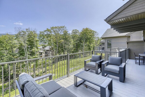 Exclusive Condo, Mountain View | Terrace/patio