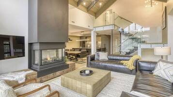 Exclusive Condo, Mountain View | Living area