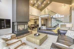 Exclusive Condo, Mountain View | Living area