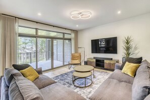 Exclusive Condo, Mountain View | Ruang tamu