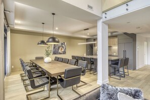 Exclusive Condo, Mountain View | In-room dining - 201 Verbier Building 7 (Mont-Tremblant)