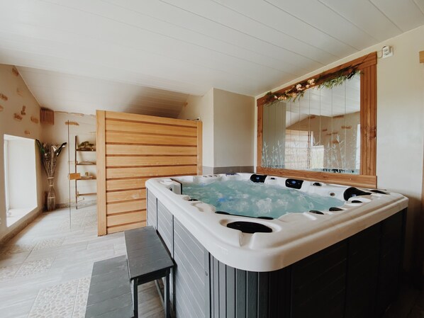 Indoor spa tub