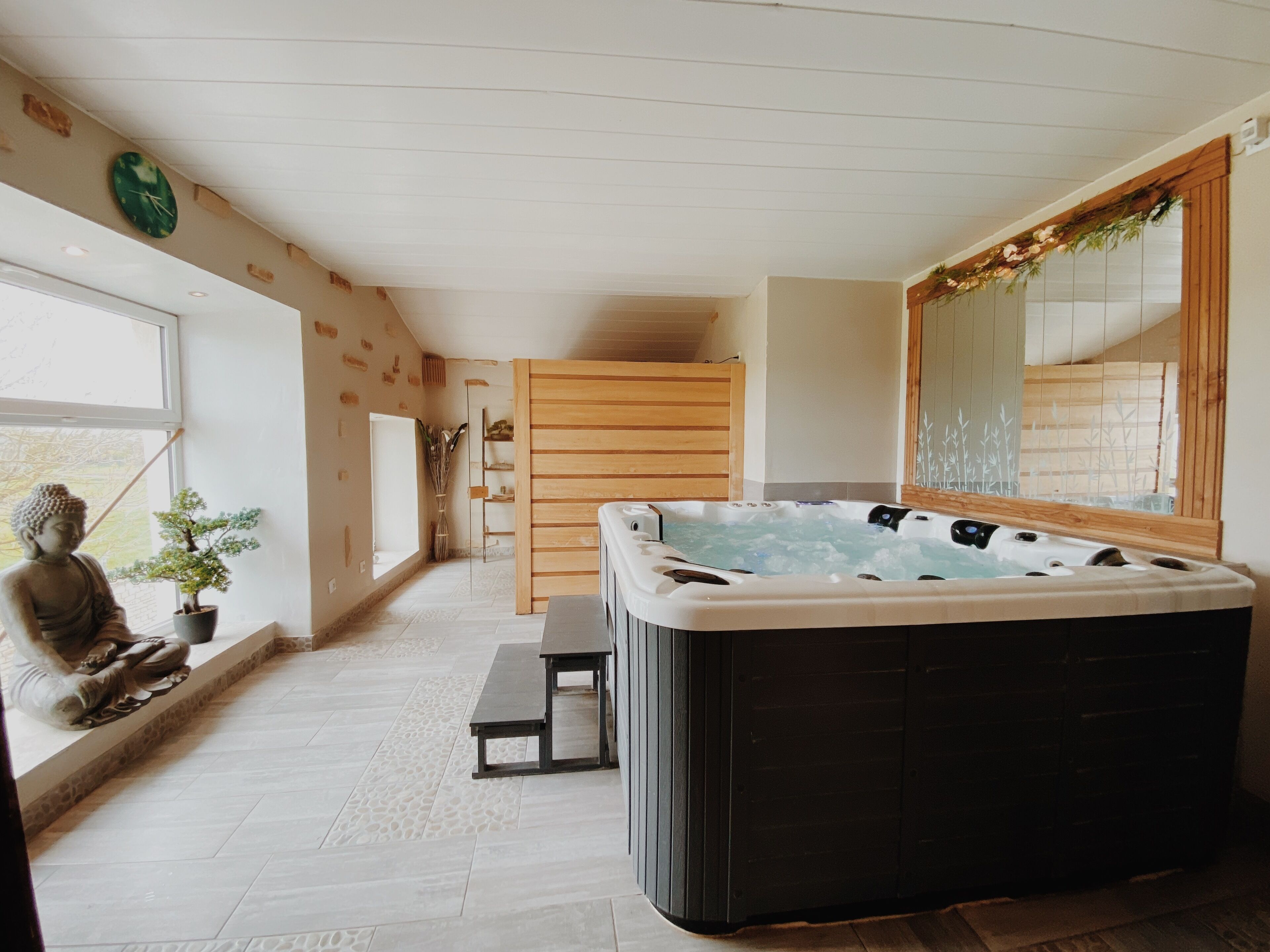 Indoor spa tub