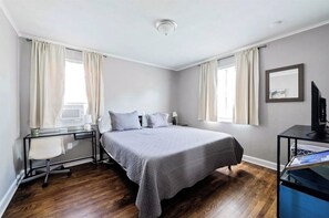 3 bedrooms, desk, iron/ironing board, WiFi