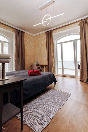 Family Room | Free WiFi, bed sheets - Guest House Residencial REAL (Sintra)