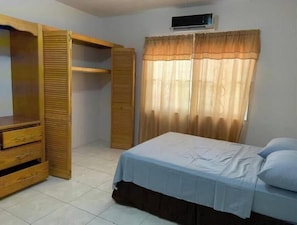 2 Schlafzimmer, Schreibtisch, Bügeleisen/Bügelbrett, WLAN