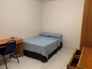 2 bedrooms, desk, iron/ironing board, WiFi