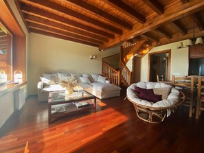 Televisión y chimenea 