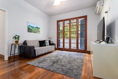 Close to the Underground and 10 Minutes From the Beach Mfb302