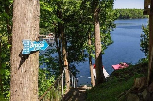 Pine Bay Hideaway.  Perfect waterfront escape in a lakeside retreat!  