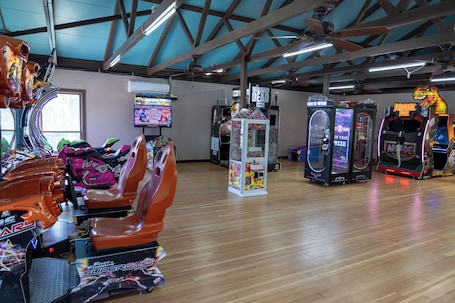 Sala de videojuegos. Jellystone Park of Western New York