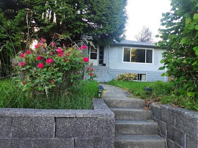 East Burnaby Tent Site: Near Transit & Hwy with Wi-Fi, Laundry, Deck & More