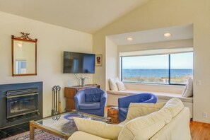 TV, fireplace, DVD player, books