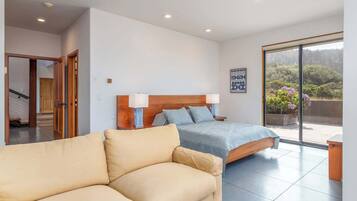 3 bedrooms, desk, iron/ironing board, WiFi