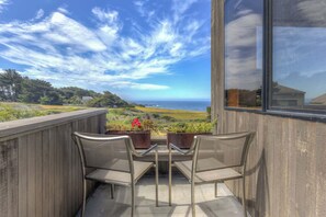 Property grounds - Ocean Retreat | BBQ, Hot Tub & Ocean Views (Sea Ranch)