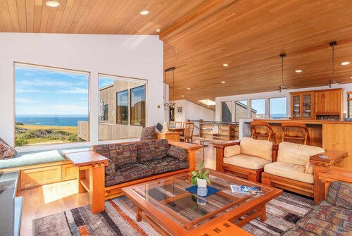 Ocean Retreat | BBQ, Hot Tub & Ocean Views