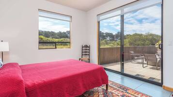 3 bedrooms, desk, iron/ironing board, WiFi