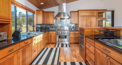 Ocean Retreat | BBQ, Hot Tub & Ocean Views