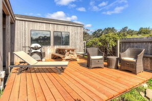 Outdoor dining - Sea Drifter – Stunning Home for 6 in Sea Ranch (Sea Ranch)