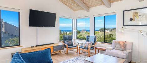 Télévision, cheminée, chaßne hi-fi, espaces bureaux